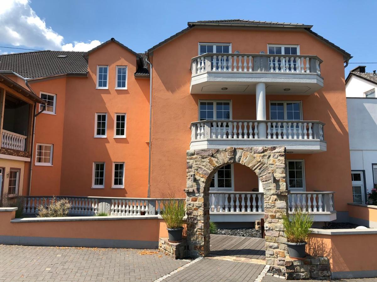 Hotel & Restaurant Bruehler Hof Wintrich Exterior foto